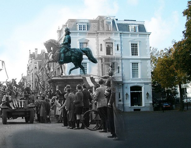 Un vahicule des forces alliées qui passe par le Palace Noordeinde. La Haye. Pays-Bas 1945-2004