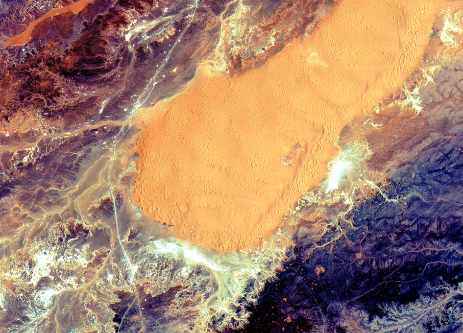 earth_from_space_Central_Algeria_071015_945